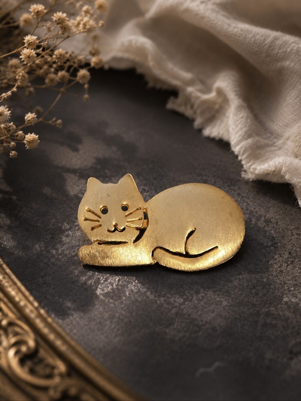 Vintage Ultra Craft Sleeping Cat Brooch – Gold Tone Cat Pin | Circa 1980s